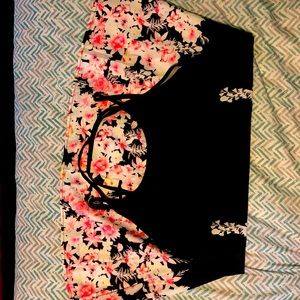 I’m selling an black and pink dress